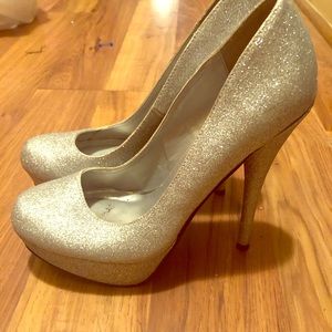 Silver pumps